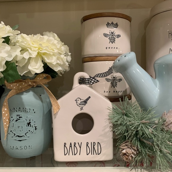 Rae Dunn BABY BIRD BIRDHOUSE. Perfect size for tiered trays